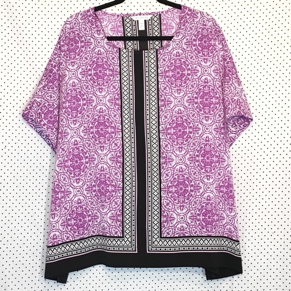 croft & barrow Tops - Croft and Barrow Short Shorts Round Neck Blouse